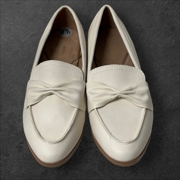 Aerosols Comfortable Tailored Loafer
Eggnog Faux Leather Size 9.5 - Picture 1 of 7